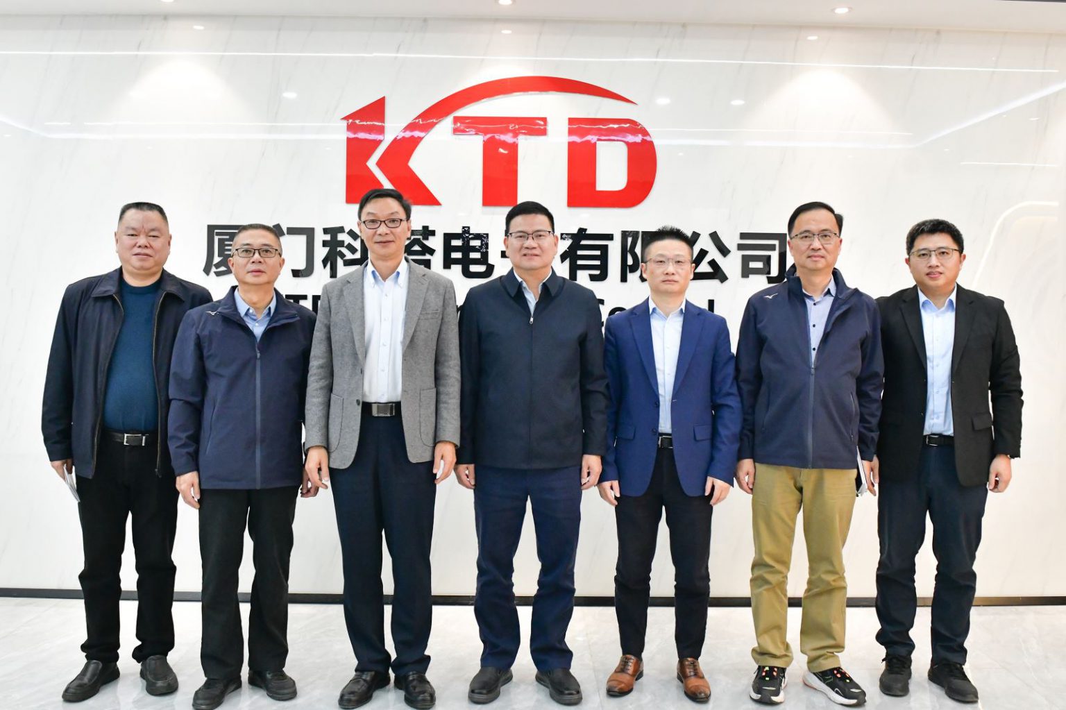 24_12_30配图1同安区区长周桂良一行莅临科塔电子前台合照